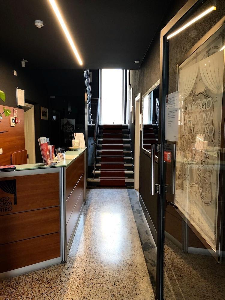 Albergo Residenza Al Teatro Údine Exterior foto